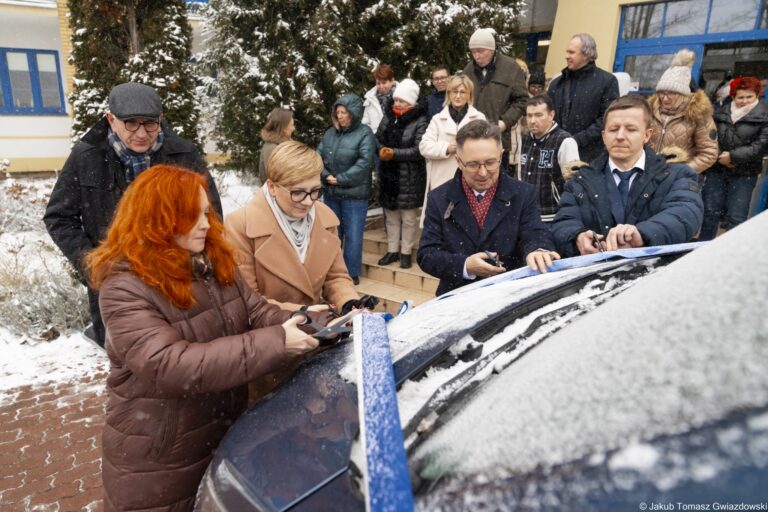 Nowy mikrobus ułatwi życie mieszkańcom DPS-u w Białymstoku